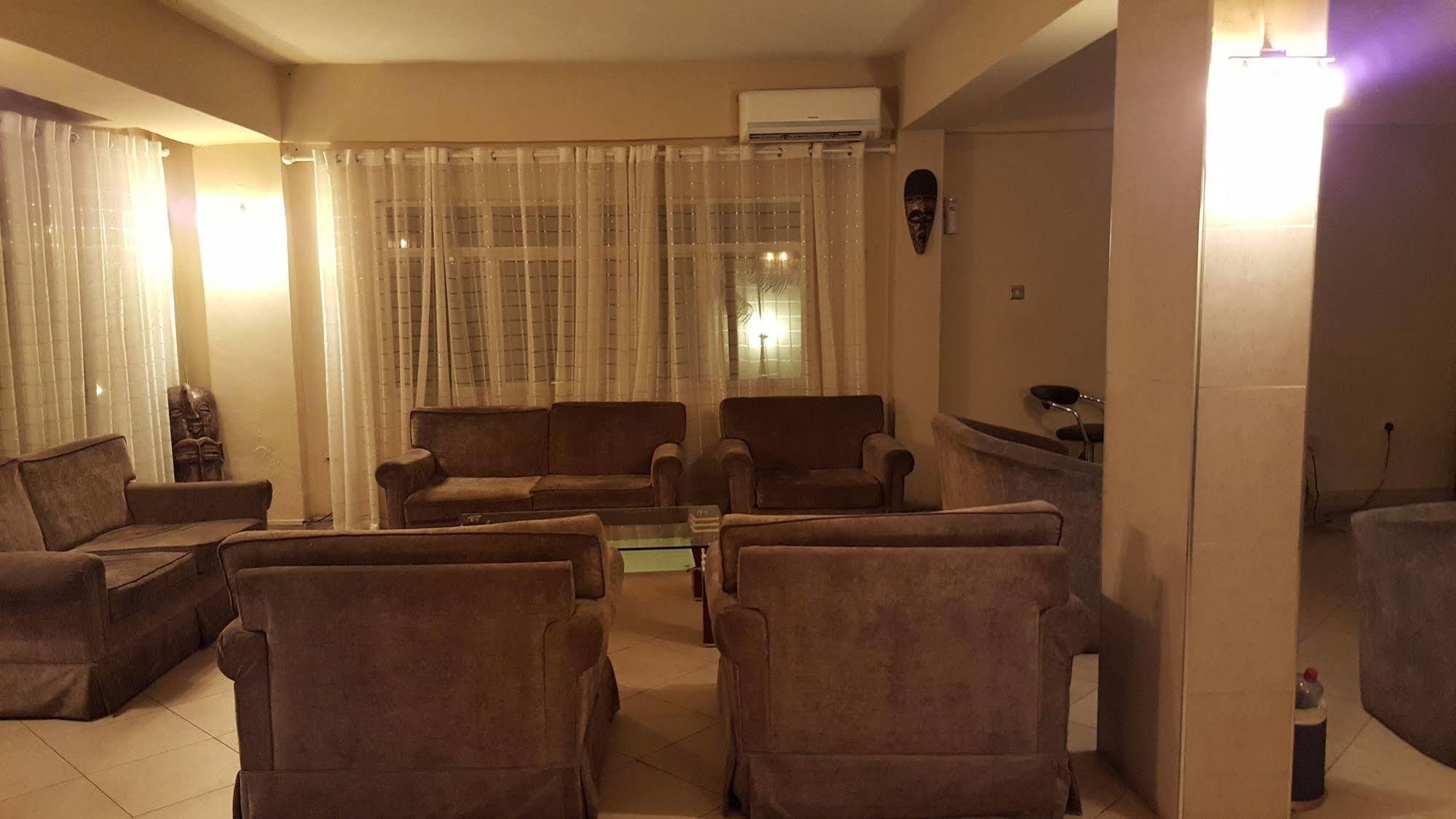 Golden Gate Hotel Кумаси Екстериор снимка