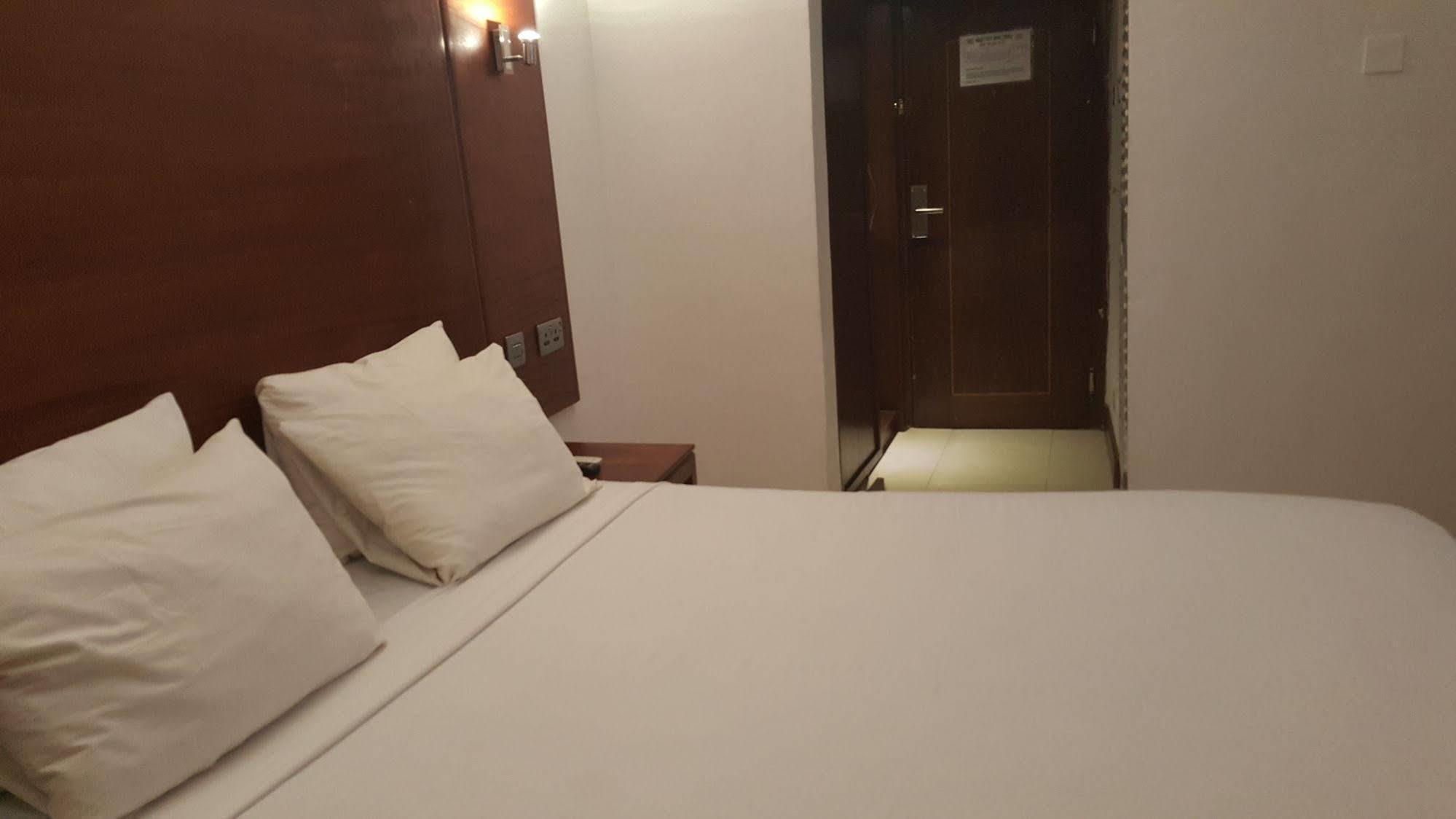 Golden Gate Hotel Кумаси Екстериор снимка