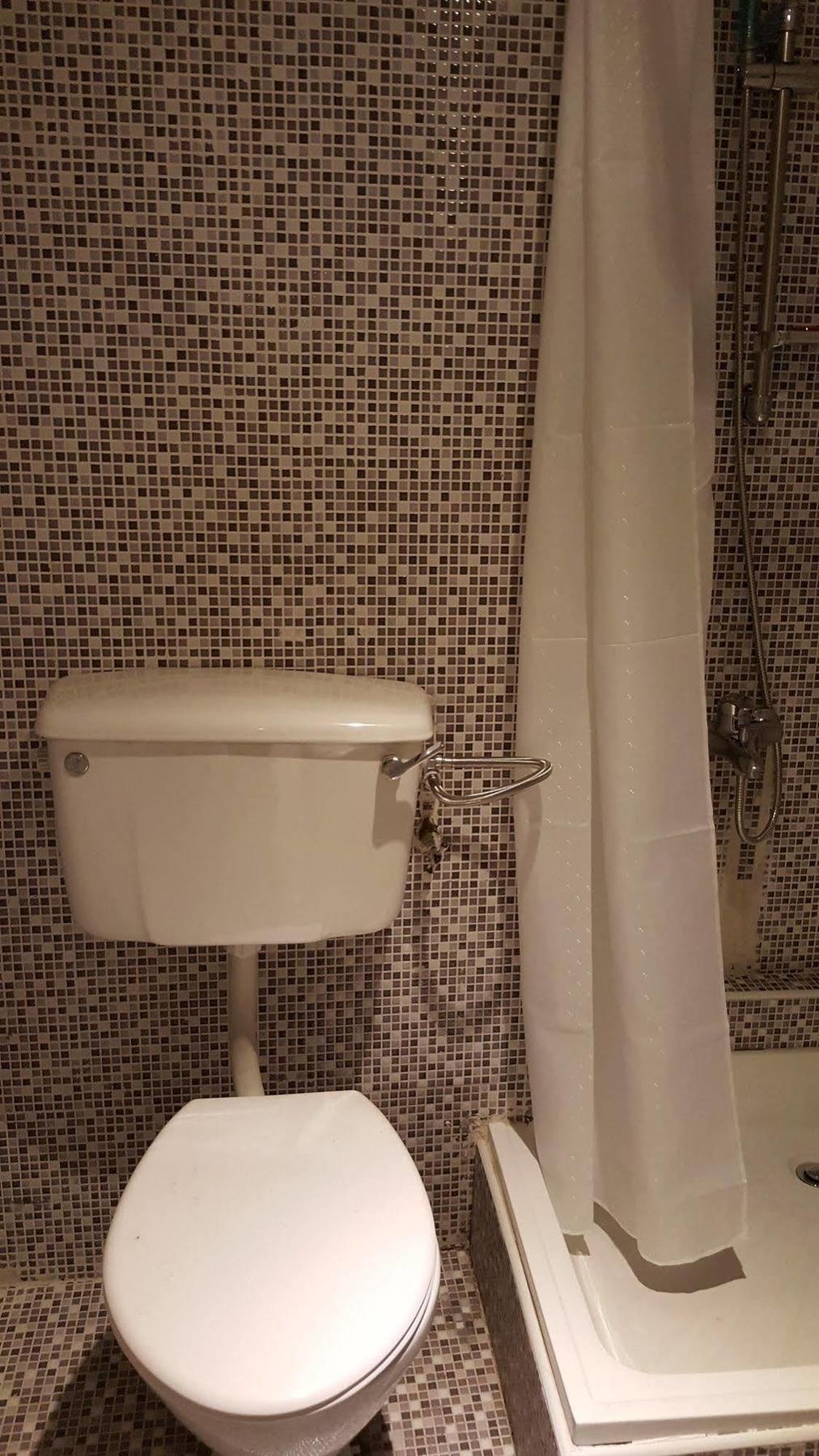 Golden Gate Hotel Кумаси Екстериор снимка