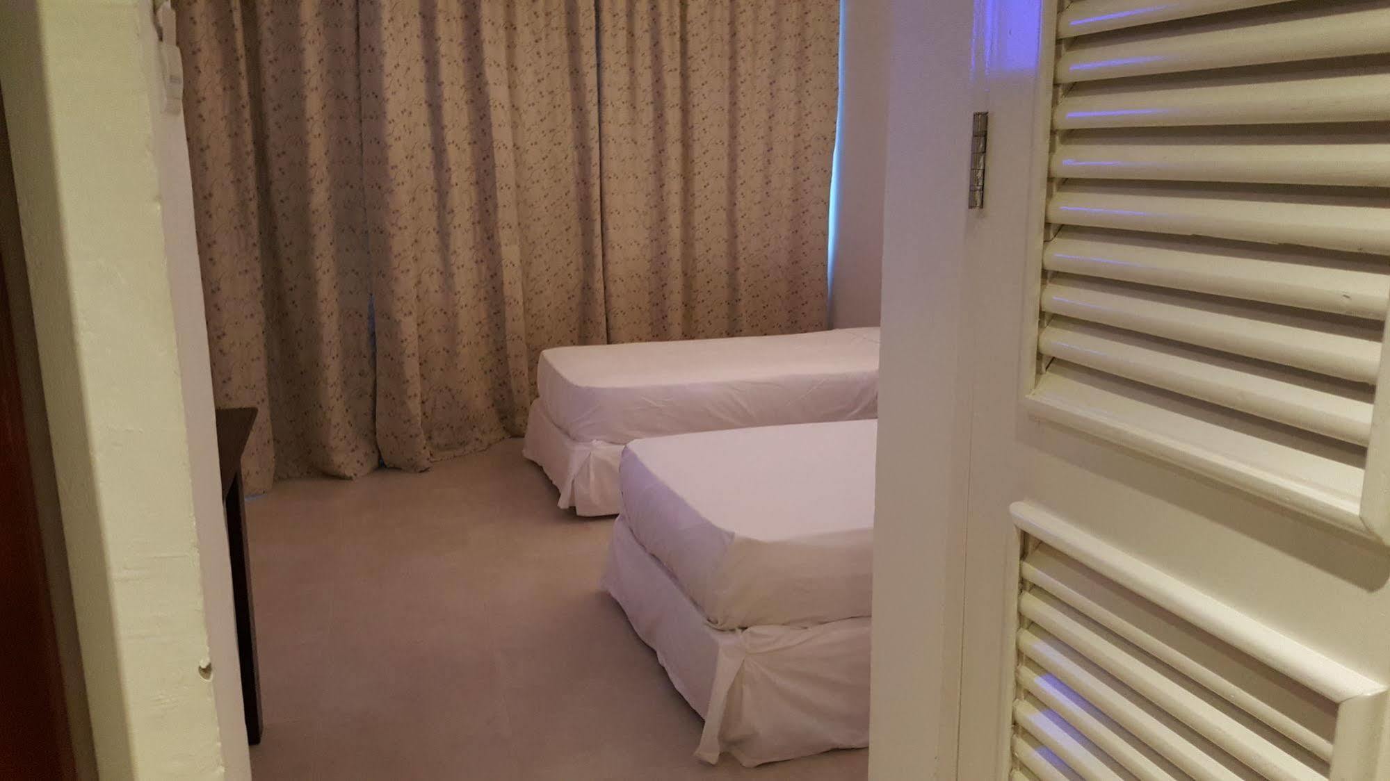 Golden Gate Hotel Кумаси Екстериор снимка