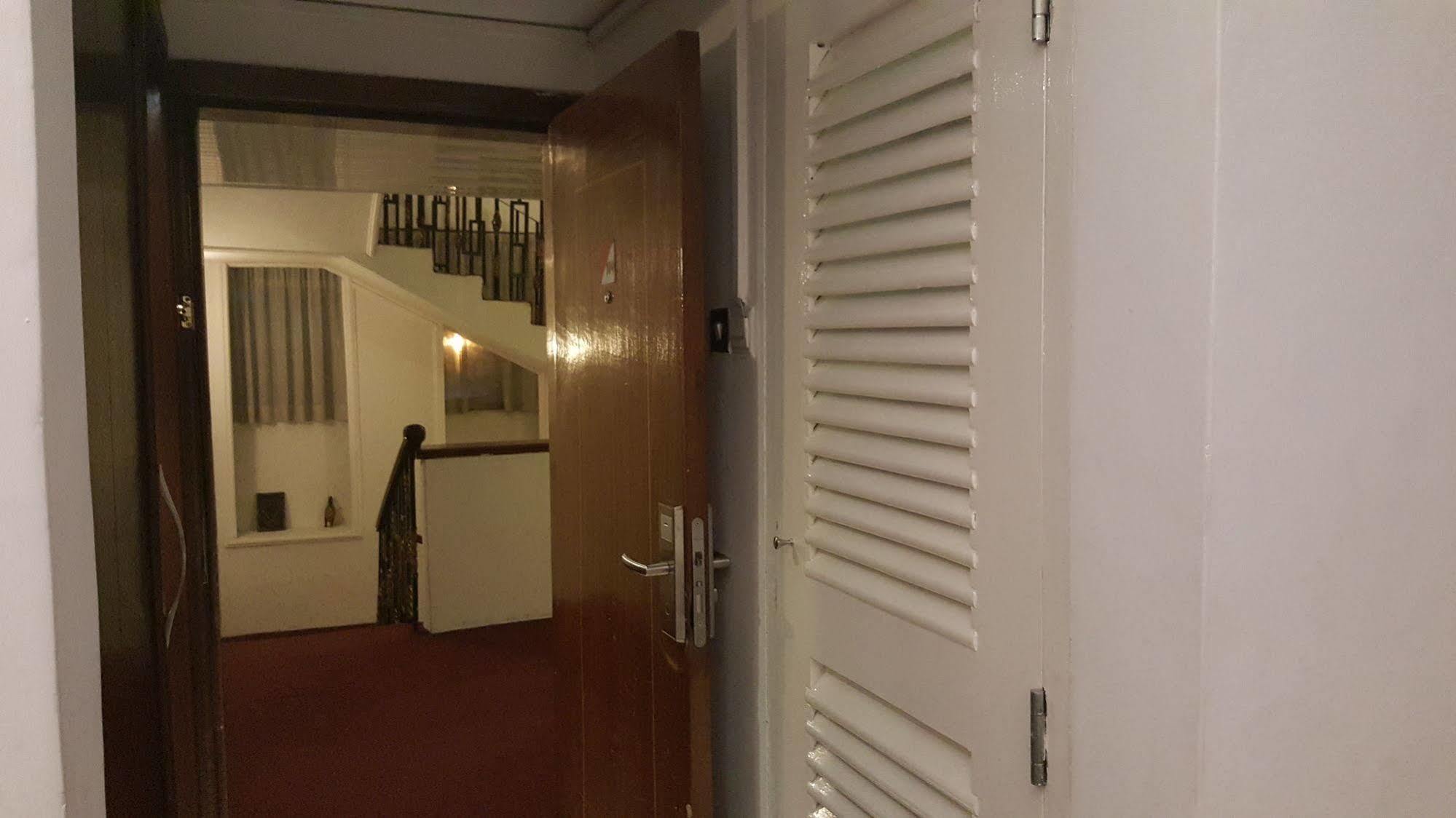Golden Gate Hotel Кумаси Екстериор снимка